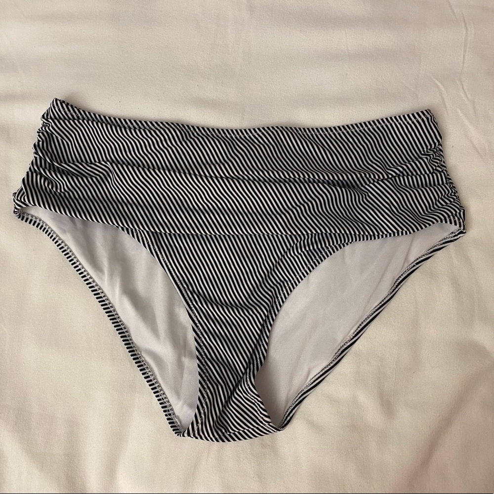 Cupshe Bikini Set - Picture 8 of 9